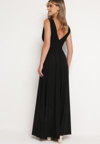 Born2be - Czarna Koktajlowa Sukienka na Ramiączkach z Trójkątnym Dekoltem i Rozcięciem z Boku Nestarli. Okazja: na ślub cywilny, na wesele, na imprezę. Typ kołnierza: dekolt w kształcie V. Kolor: czarny. Materiał: materiał. Długość rękawa: na ramiączkach. Sezon: lato. Styl: wizytowy #6