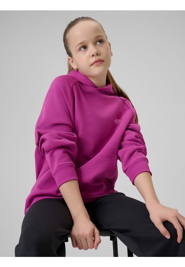 4f - 4F Bluza dresowa loose z kapturem dziewczęca - różowa 134/140 (8-10 lat). Okazja: na co dzień, na spacer, na uczelnię. Typ kołnierza: kaptur. Kolor: różowy. Materiał: dresówka. Długość rękawa: raglanowy rękaw. Sezon: lato. Styl: casual