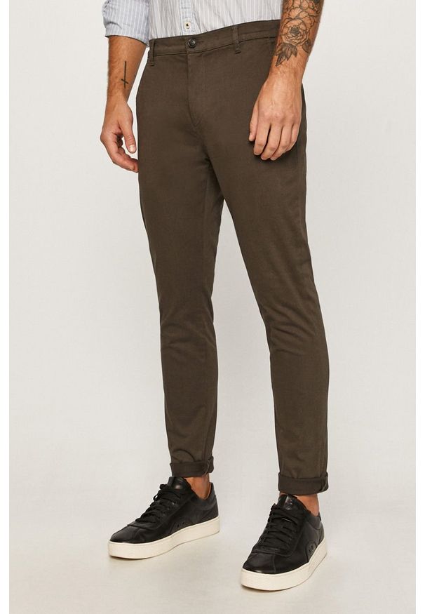 Tailored & Originals - Spodnie. Kolor: oliwkowy. Materiał: tkanina, bawełna, elastan. Wzór: gładki