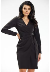 Awama - Elegancka kopertowa sukienka mini czarna. Kolor: czarny. Typ sukienki: kopertowe. Styl: elegancki. Długość: mini