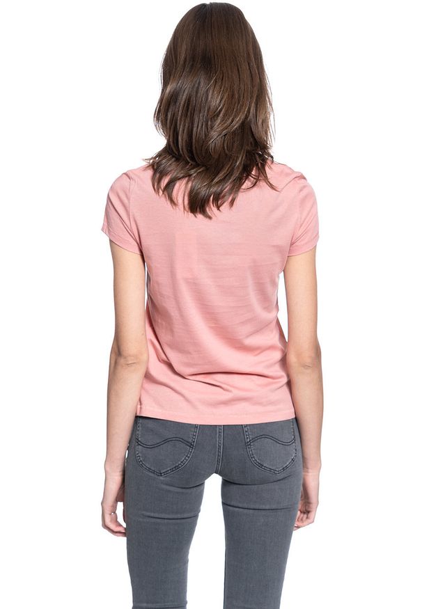 Mustang - DAMSKI T-SHIRT MUSTANG ALINA C PRINT 1010733 8433. Okazja: na imprezę. Materiał: jeans, denim, skóra, bawełna. Długość rękawa: krótki rękaw. Długość: krótkie. Wzór: nadruk. Sezon: lato. Styl: klasyczny, elegancki