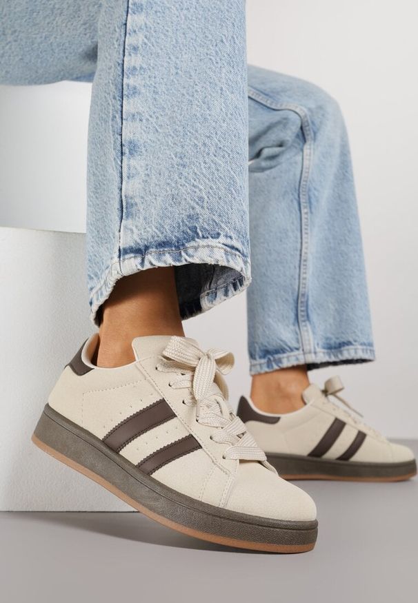 Renee - Beżowo-Brązowe Sneakersy Ozdobione Paskami Dolirenna. Okazja: na co dzień. Zapięcie: pasek. Kolor: beżowy. Materiał: jeans. Wzór: aplikacja