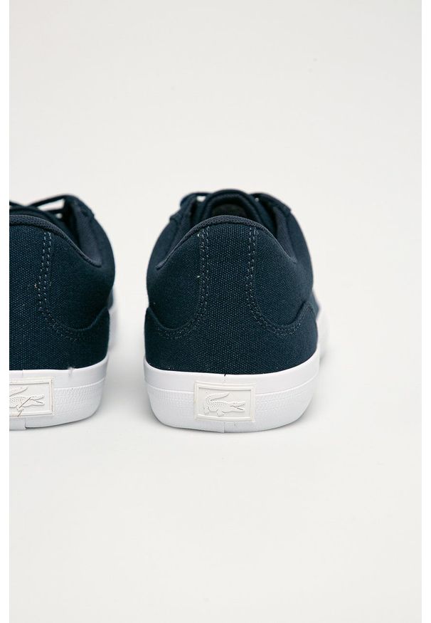 Lacoste Tenisówki męskie kolor granatowy. Nosek buta: okrągły. Kolor: niebieski. Materiał: guma