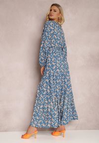 Renee - Niebieska Sukienka Thesena. Kolor: niebieski. Materiał: materiał, tkanina. Długość rękawa: długi rękaw. Wzór: nadruk, kwiaty, aplikacja. Typ sukienki: kopertowe, dopasowane. Długość: maxi #2