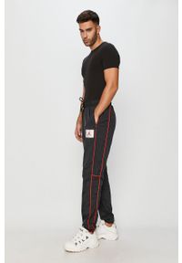 Jordan - Spodnie. Kolor: czarny. Materiał: tkanina, nylon, poliester. Wzór: aplikacja #1