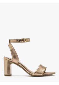 Ryłko - Platynowe sandały na słupku. Kolor: szary. Materiał: skóra. Obcas: na słupku. Styl: street. Wysokość obcasa: średni #1