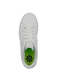 Buty do chodzenia damskie Nike 101 Court Royale. Kolor: biały, wielokolorowy, beżowy. Materiał: tkanina, materiał, skóra, syntetyk. Sezon: lato. Model: Nike Court. Sport: turystyka piesza
