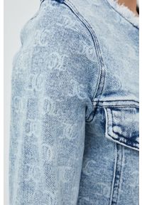 Juicy Couture kurtka jeansowa damska przejściowa. Okazja: na co dzień. Kolor: niebieski. Materiał: jeans. Styl: casual
