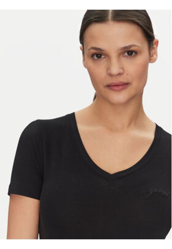 Guess T-Shirt O5GI00 KBBU1 Czarny Boxy Fit. Kolor: czarny. Materiał: bawełna