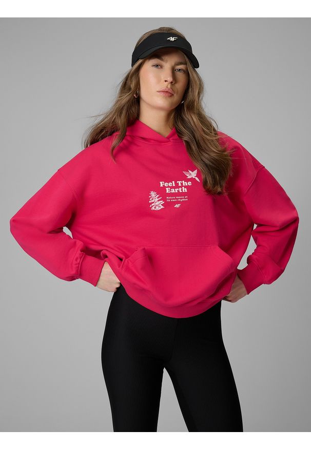 4f - 4F Bluza dresowa loose z kapturem damska - różowa XS. Okazja: na co dzień. Typ kołnierza: kaptur. Kolor: różowy. Materiał: dresówka. Styl: casual