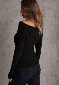 Renee - Czarna Marszczona Bluzka z Bawełną i Dekoltem w Łódkę Orinlia. Typ kołnierza: dekolt w łódkę. Kolor: czarny. Materiał: bawełna. Styl: elegancki #6