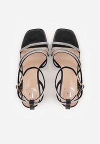 Renee - Czarne Sandały na Szpilce z Paskami z Cyrkonii Miefia. Okazja: na imprezę. Zapięcie: pasek. Kolor: czarny. Wzór: aplikacja. Sezon: lato. Obcas: na szpilce. Styl: elegancki, klasyczny #5