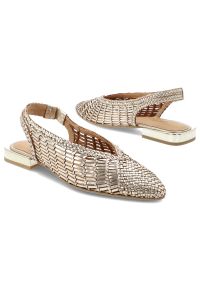 Hot Potatoes by Gioseppo - Czółenka damskie Gioseppo, lekka konstrukcja odkryta pięta elastyczny pasek z tyłu niski stabilny obcas pleciona cholewka smukły nosek, platinum, 792. Okazja: na imprezę, do pracy. Zapięcie: pasek. Kolor: srebrny. Szerokość cholewki: normalna. Sezon: wiosna, lato. Obcas: na obcasie. Styl: elegancki. Wysokość obcasa: niski #8