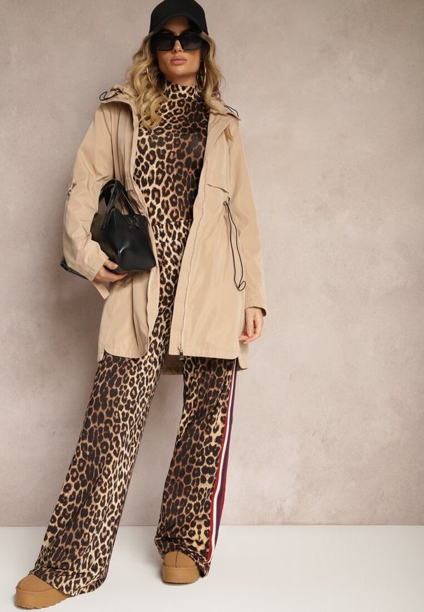 Renee - Beżowa Kurtka Parka z Odpinanym Kapturem i Troczkiem w Talii Labiana. Okazja: na spacer. Kolor: beżowy. Materiał: tkanina, jeans