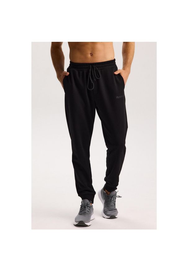 ROUGH RADICAL - Męskie spodnie dresowe Rough Radical Cotton Active Joggers Men. Kolor: czarny. Materiał: dresówka