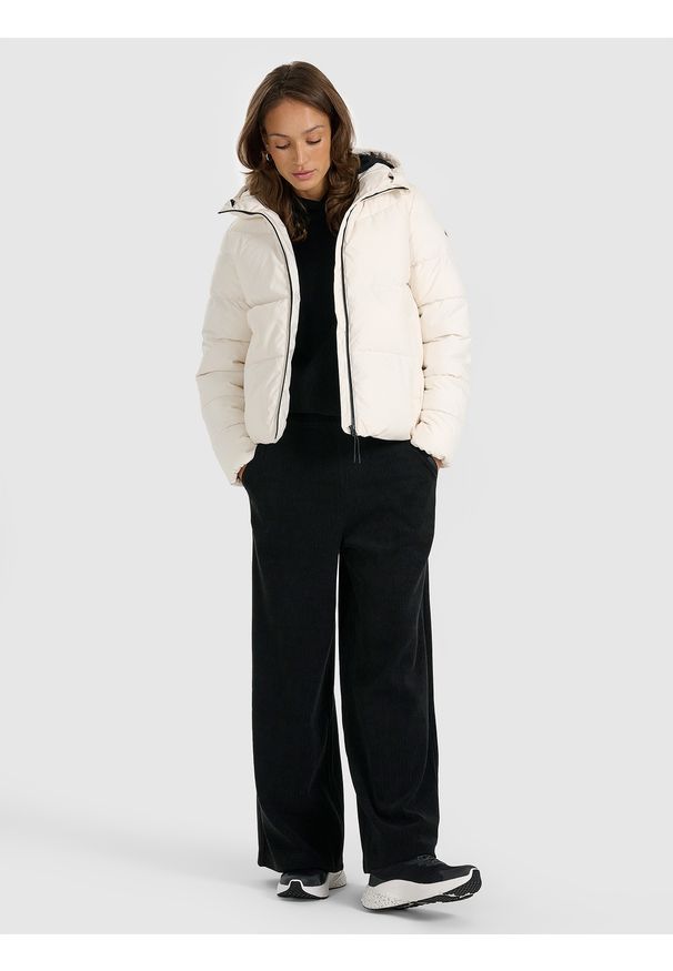 4f - 4F Kurtka puchowa z wypełnieniem syntetycznym damska - biała XXL. Okazja: na co dzień, na spacer. Kolor: biały. Materiał: syntetyk, puch. Wzór: gładki. Sezon: zima. Styl: casual