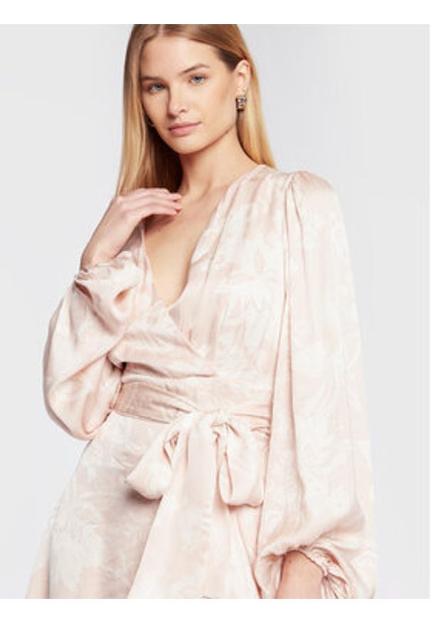 Guess Sukienka codzienna Noelie W2BK16 WEX90 Różowy Regular Fit. Okazja: na co dzień. Kolor: różowy. Materiał: wiskoza. Typ sukienki: proste. Styl: casual