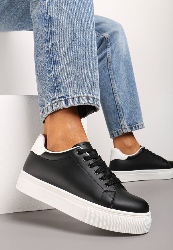 Born2be - Czarne Sneakersy na Grubej Podeszwie przed Kostkę Ramnutia. Okazja: na co dzień. Wysokość cholewki: przed kostkę. Zapięcie: sznurówki. Kolor: czarny. Materiał: jeans