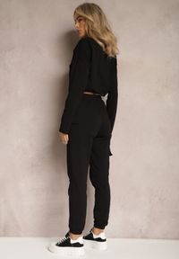 Renee - Czarny Komplet Dresowy Spodnie Joggery z Szerokimi Kieszeniami i Krótka Bluza Belisla. Kolor: czarny. Materiał: dresówka #4
