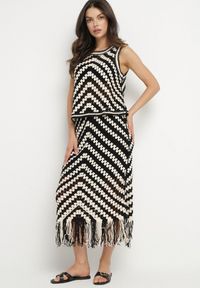 Born2be - Czarna Ołówkowa Spódnica z Bawełną z Frędzlami Zimarelle. Okazja: na co dzień. Kolor: czarny. Materiał: bawełna. Styl: elegancki, casual #5