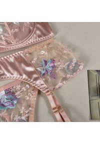Intica - Komplet bielizny haftowanej na specjalne okazje Goryana. Kolor: różowy. Materiał: materiał, skóra. Wzór: haft #4