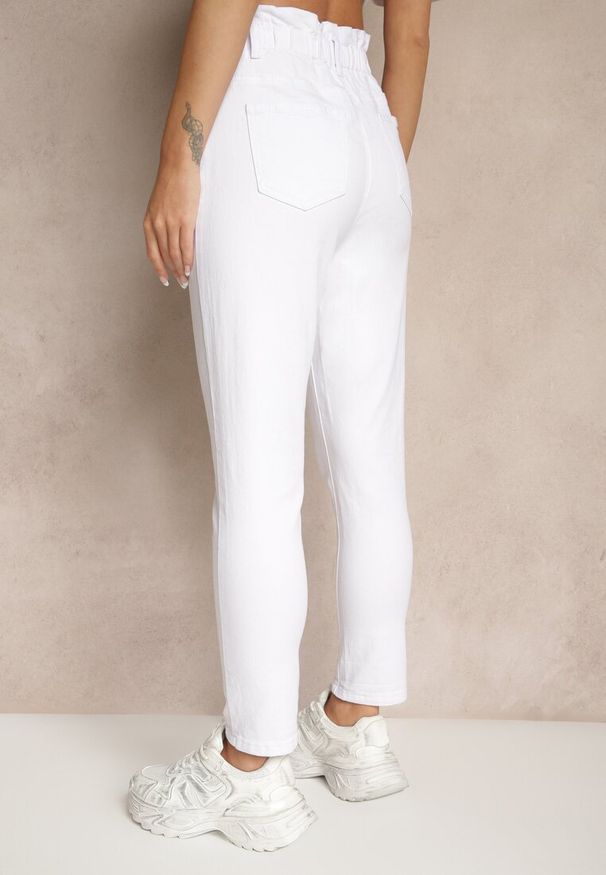 Renee - Białe Jeansy z Bawełny Mom Fit High Waist Folima. Okazja: na co dzień. Stan: podwyższony. Kolor: biały. Styl: klasyczny, casual