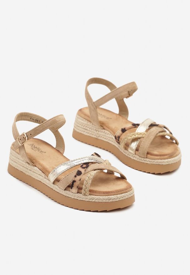 Born2be - Ciemnobeżowe Sandały na Plecionej Podeszwie w Stylu Boho Lianoria. Okazja: na co dzień, na spacer. Zapięcie: sprzączka. Kolor: beżowy. Wzór: aplikacja. Sezon: lato. Obcas: na koturnie. Styl: boho