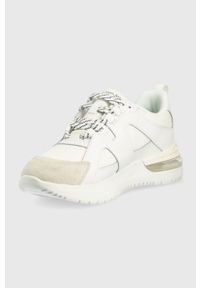 Calvin Klein Jeans sneakersy kolor biały. Nosek buta: okrągły. Zapięcie: sznurówki. Kolor: biały. Materiał: guma. Obcas: na platformie