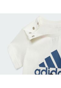 Adidas - Zestaw Disney Mickey Mouse Tee. Kolor: żółty, biały, wielokolorowy, niebieski. Wzór: motyw z bajki. Styl: sportowy, młodzieżowy