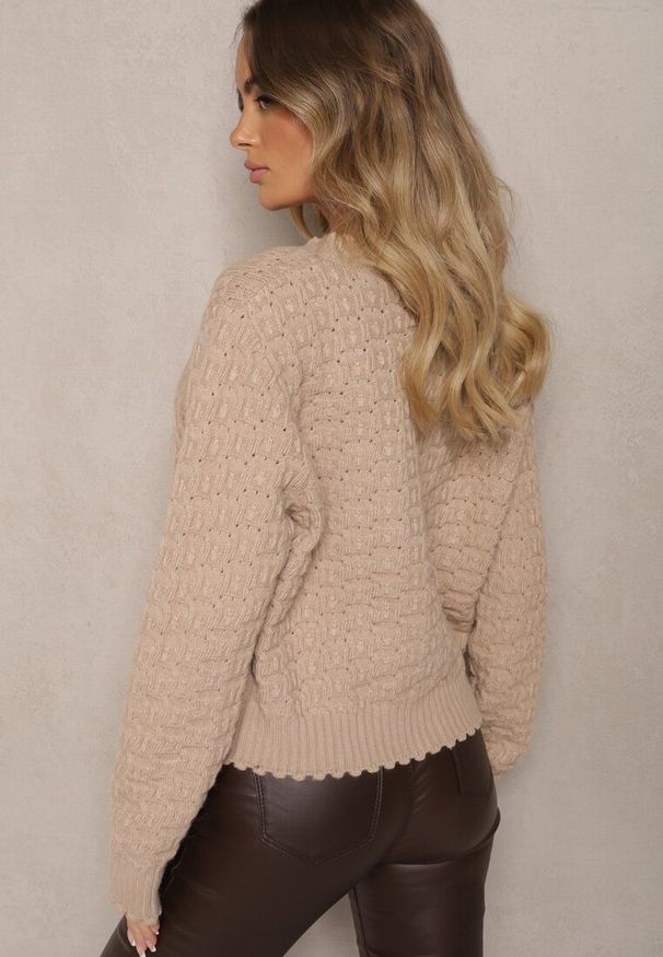 Renee - Beżowy Kardigan w Stylu Oversize z Guzikami i Ozdobnymi Tłoczeniami Palabia. Kolor: beżowy. Sezon: zima