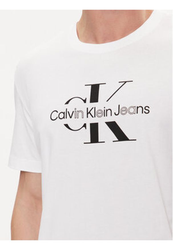 Calvin Klein Jeans T-Shirt Distrupted J30J325190 Biały Regular Fit. Kolor: biały. Materiał: bawełna