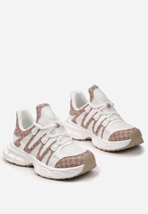 Renee - Ciemnobeżowe Sneakersy Ozdobione Tłoczeniem i Wstawkami Keladavia. Kolor: beżowy. Materiał: jeans. Wzór: aplikacja