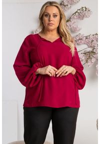 KARKO - Bluzka wieczorowa swobodna z szerokimi rękawami SEWKA bordowa. Okazja: do pracy, na spacer, na randkę. Kolekcja: plus size. Kolor: czerwony. Materiał: materiał, elastan, tkanina, poliester, skóra, jeans. Długość rękawa: długi rękaw. Długość: długie. Styl: wizytowy