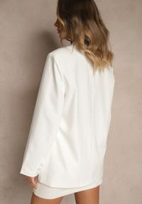 Renee - Biała Jednorzędowa Marynarka z Usztywnionymi Ramionami Avodvira. Okazja: na co dzień. Kolor: biały. Materiał: jeans. Styl: casual #4