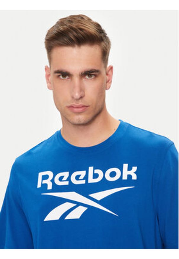 Reebok T-Shirt Big Stacked Logo 100071174 Granatowy Regular Fit. Kolor: niebieski. Materiał: bawełna