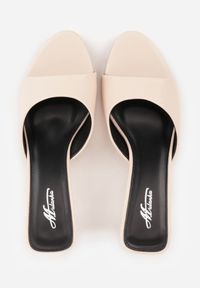 Renee - Beżowe Klapki Peep Toe na Obcasie Kaczuszka Calinetta. Nosek buta: otwarty. Kolor: beżowy. Materiał: koronka. Obcas: na obcasie. Styl: klasyczny. Wysokość obcasa: średni #4