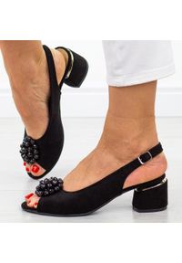 DEONI - Czarne/bk zamszowe Polskie sandały damskie na obcasie Deoni D216A. Kolor: czarny. Materiał: zamsz. Wzór: kwiaty, aplikacja. Sezon: wiosna, lato. Obcas: na obcasie. Styl: elegancki, klasyczny. Wysokość obcasa: średni #1
