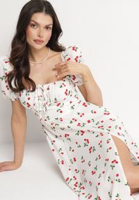 Born2be - Biała Rozkloszowana Sukienka z Wiązaniem w Wisienki Halilitia. Okazja: na co dzień. Kolor: biały. Wzór: kwiaty. Typ sukienki: rozkloszowane, proste. Styl: casual, klasyczny #5