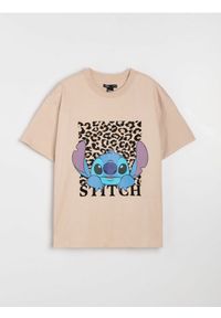 Sinsay - Bawełniana koszulka z nadrukiem Stitch - beżowy. Kolor: beżowy. Materiał: bawełna. Wzór: nadruk #1