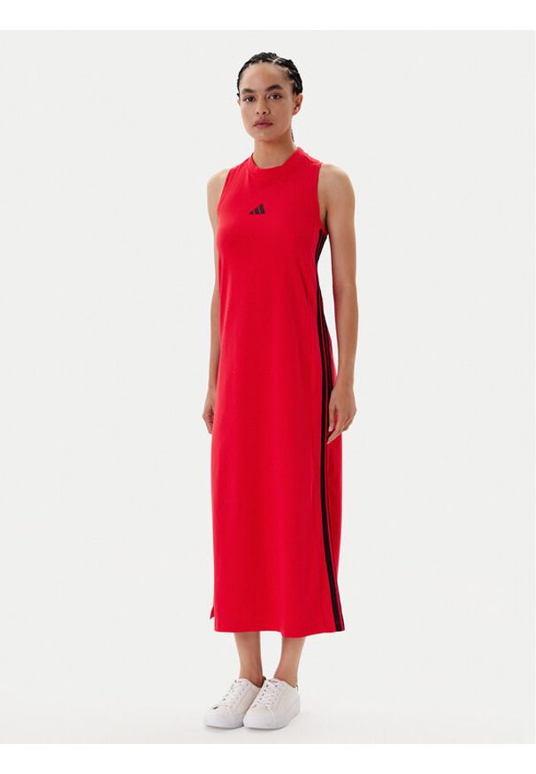 Adidas - adidas Sukienka codzienna Essentials 3-Stripes JE1206 Czerwony Regular Fit. Okazja: na co dzień. Kolor: czerwony. Materiał: bawełna. Typ sukienki: proste. Styl: casual