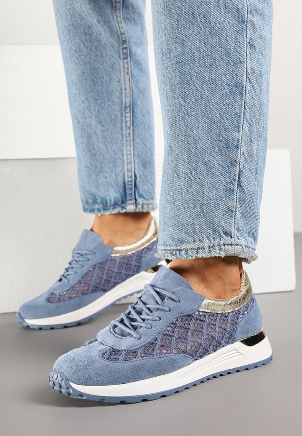Renee - Niebieskie Sneakersy z Ażurowym Zdobieniem i Metalicznymi Wstawkami Sesovienna. Okazja: na co dzień. Kolor: niebieski. Materiał: jeans. Wzór: ażurowy, aplikacja