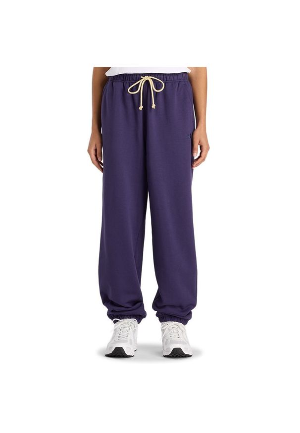 Spodnie damskie New Balance WP41513BOY - fioletowe. Kolor: fioletowy. Materiał: poliester, bawełna, dresówka