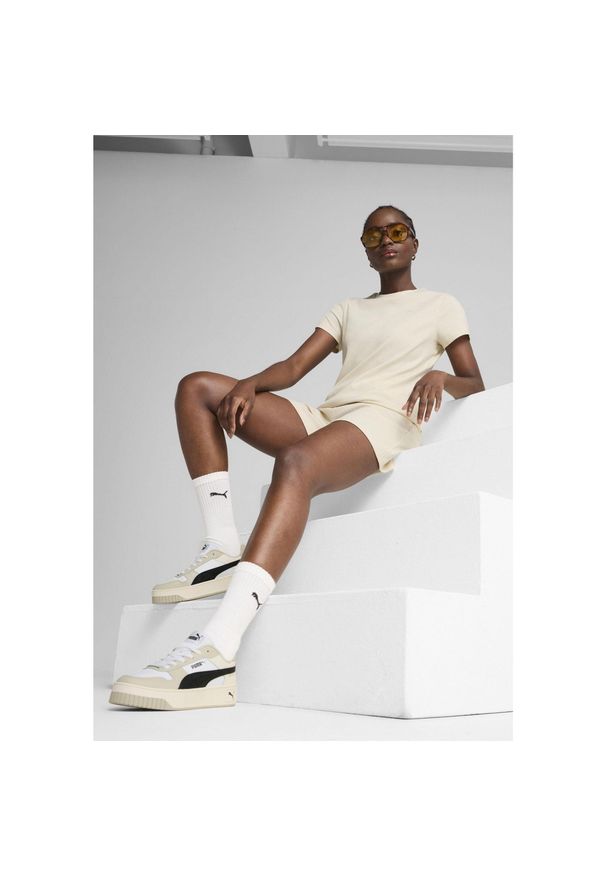 Puma - Damska koszulka prążkowana ESS ELEVATED PUMA Alpine Snow White. Kolor: biały, wielokolorowy, beżowy. Materiał: prążkowany. Wzór: haft