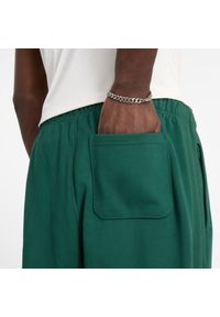 Spodnie męskie New Balance MP41508NWG – zielone. Kolor: zielony. Materiał: dresówka, bawełna, tkanina #2