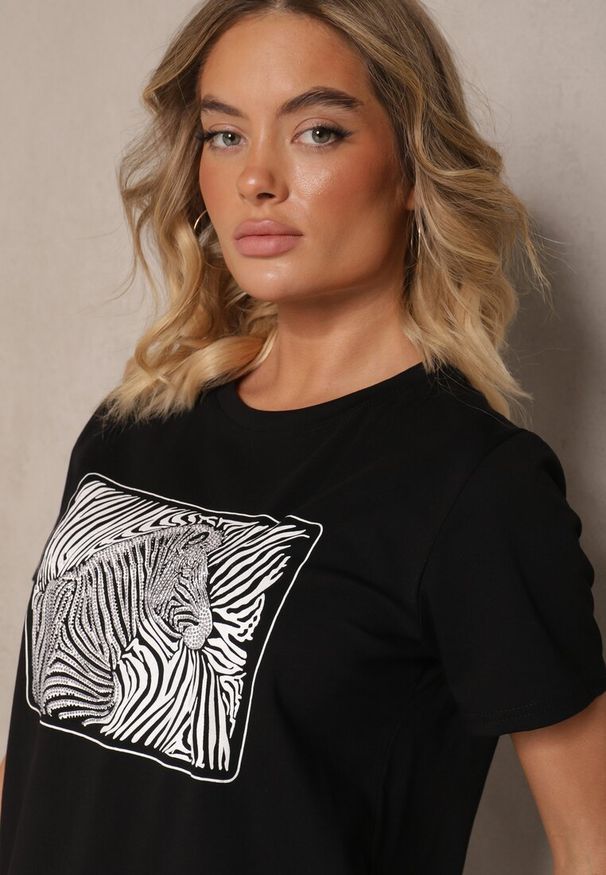 Renee - Czarny Bawełniany T-shirt Oversize z Nadrukiem Imitującym Zebrę Nalornis. Okazja: na co dzień. Kolor: czarny. Materiał: bawełna. Wzór: nadruk, motyw zwierzęcy. Styl: elegancki, casual