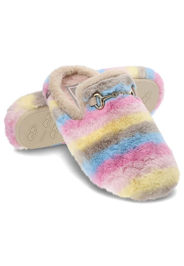 Macarena - Kolorowe Damskie Kapcie Z Futerkiem. Okazja: na co dzień, do domu. Zapięcie: sprzączka. Materiał: futro. Wzór: kolorowy. Styl: klasyczny, casual