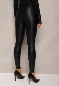 Renee - Czarne Ocieplane Legginsy High Waist z Imitacji Skóry Tushi. Okazja: na co dzień. Stan: podwyższony. Kolor: czarny. Materiał: skóra. Styl: casual, elegancki