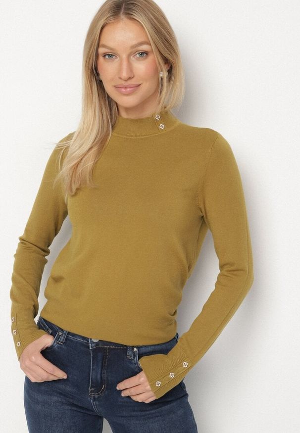 Born2be - Zielony Dopasowany Golf z Aplikacjami przy Dekolcie i Rękawach Unella. Typ kołnierza: golf. Kolor: zielony. Materiał: jeans. Wzór: aplikacja. Styl: elegancki