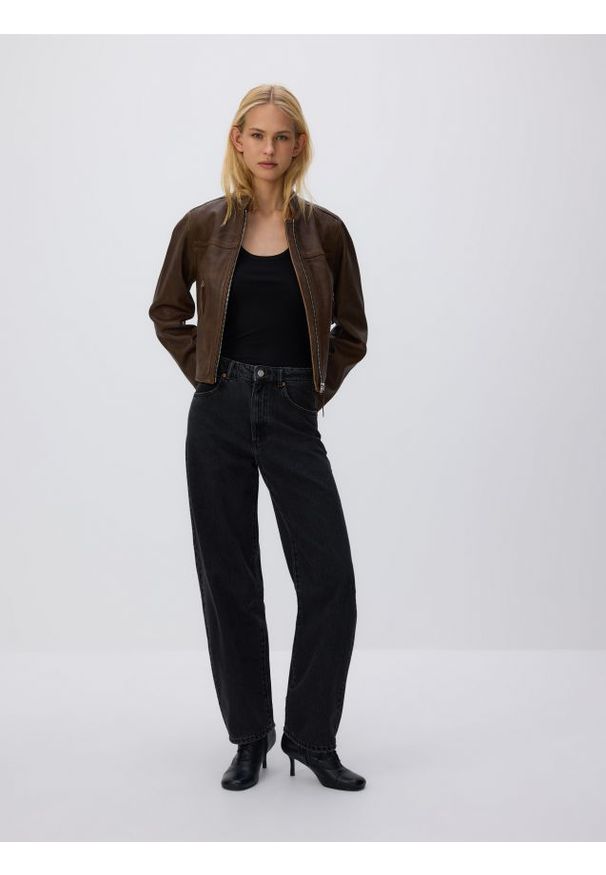 Reserved - Skórzana kurtka ze stójką - brązowy. Typ kołnierza: kołnierzyk stójkowy. Kolor: brązowy. Materiał: skóra