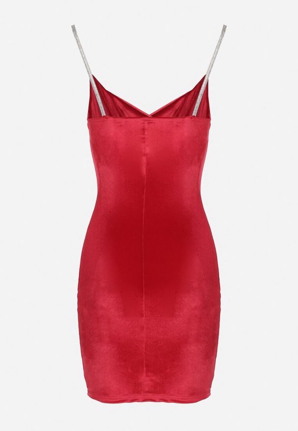 Born2be - Czerwona Dopasowana Sukienka Welurowa z Kopertowym Dekoltem Evicco. Typ kołnierza: dekolt kopertowy. Kolor: czerwony. Materiał: welur. Wzór: aplikacja. Typ sukienki: kopertowe. Styl: elegancki